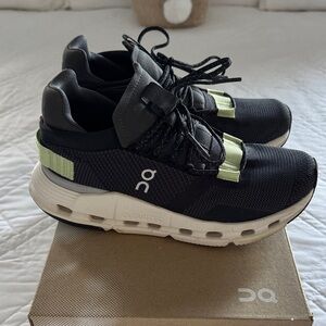 On Running womens CloudNova sz 6